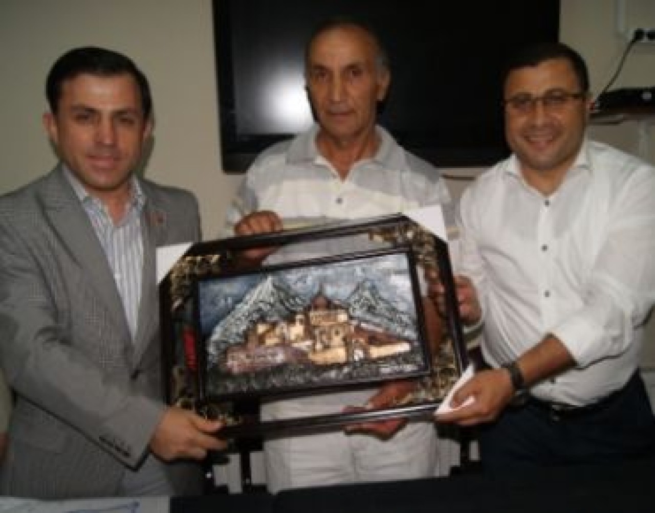 KARAKAŞ’LA BENİM ARAMIZA GİREMEZLER