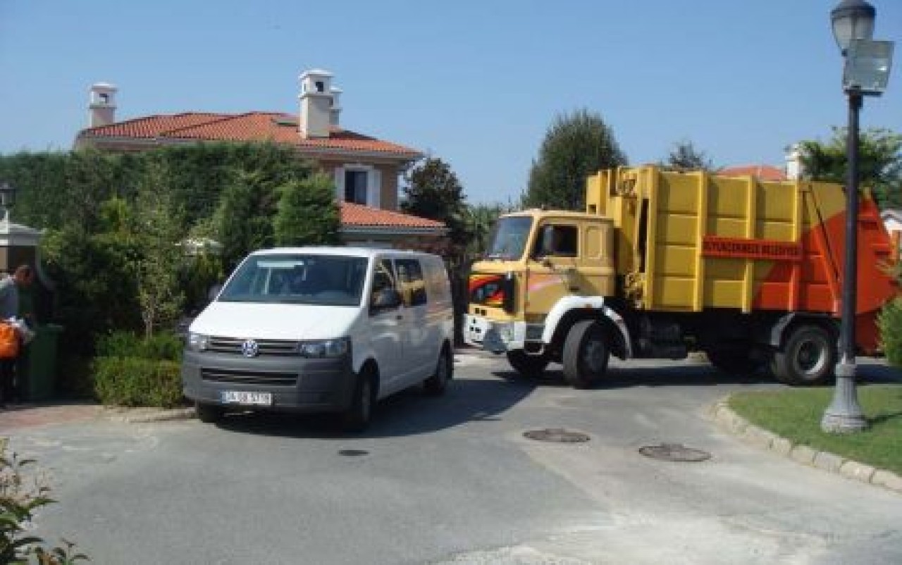 Çöpcüler yasak park yapanlardan şikayetci