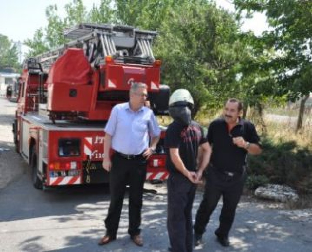 FABRİKA YANGINI KORKUTTU