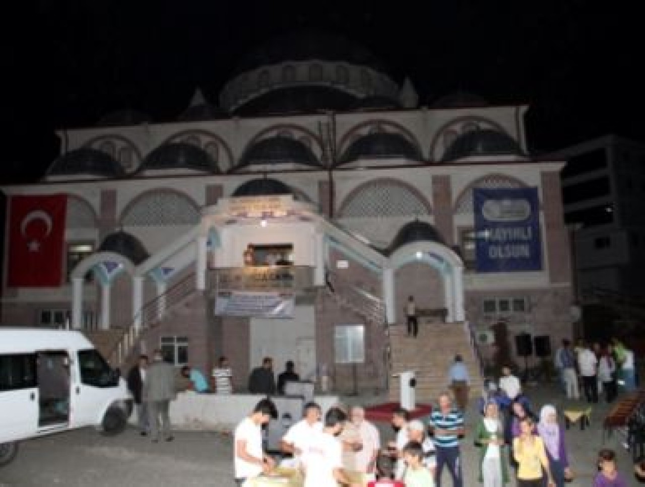 HZ. HAMZA CAMİSİ RAMAZAN’IN BEREKETİ İLE AÇILDI