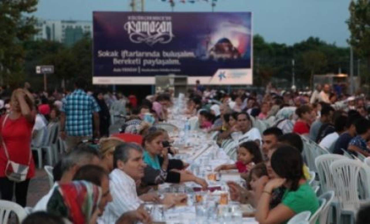 HUZUR DOLU İFTAR AKŞAMLARI