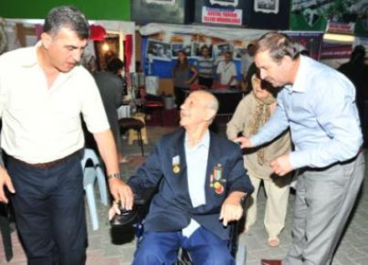 SANDALYELER SAHİPLERİNİ BULDU...