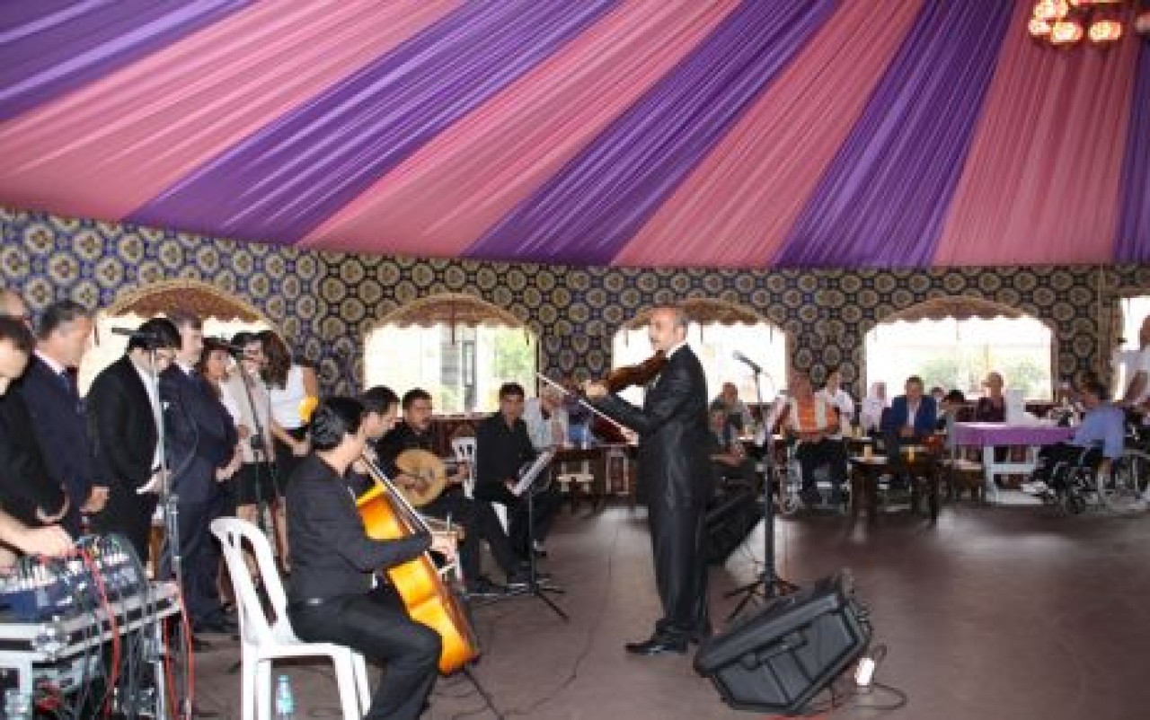 Darülaceze’de sevinçli nağmeler