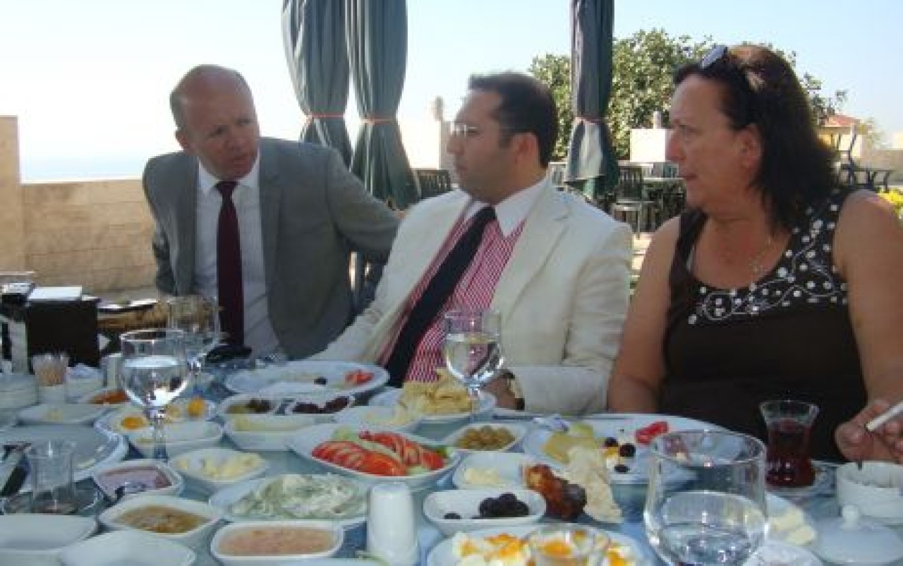 Aksoy;Millet cemaat sürtüşmesi