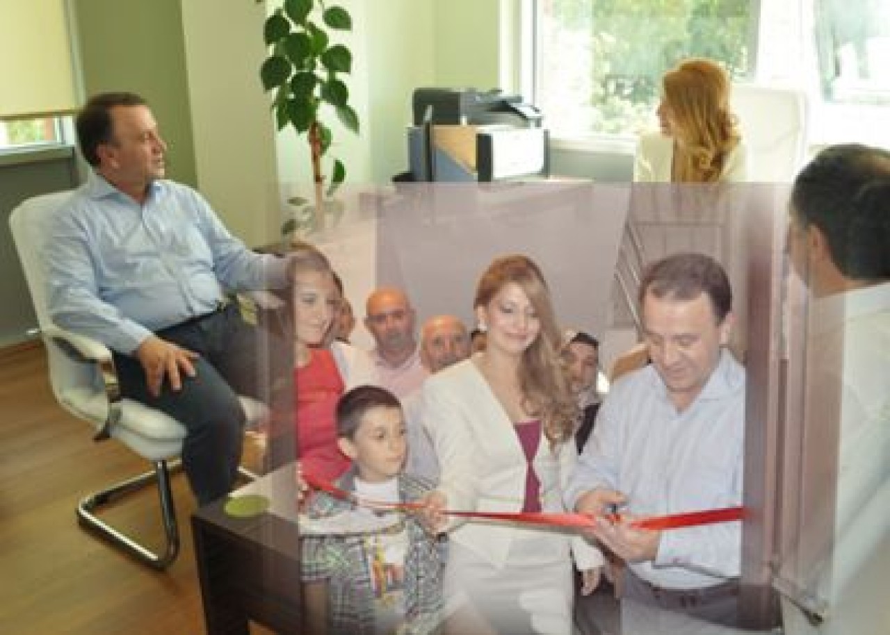 Genç avukata ışıklar desteği