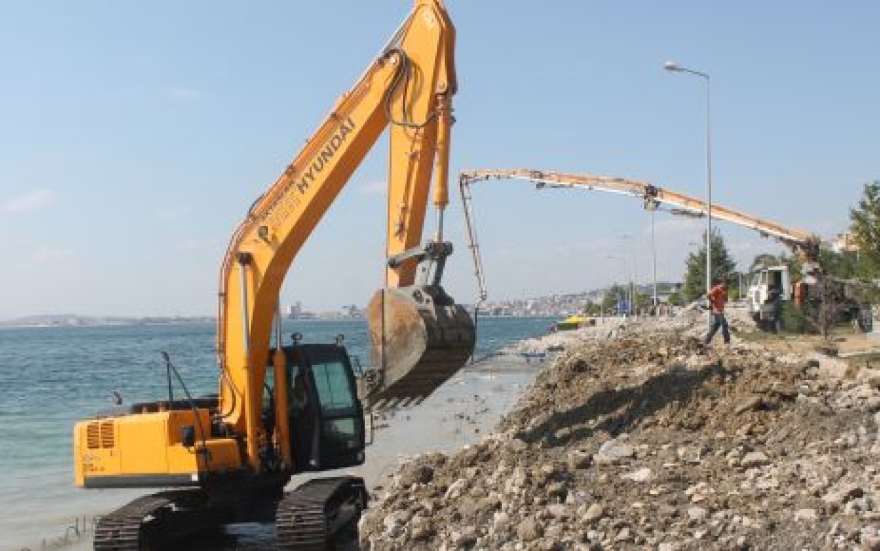 Gürpınar kıyı şeridi genişliyor