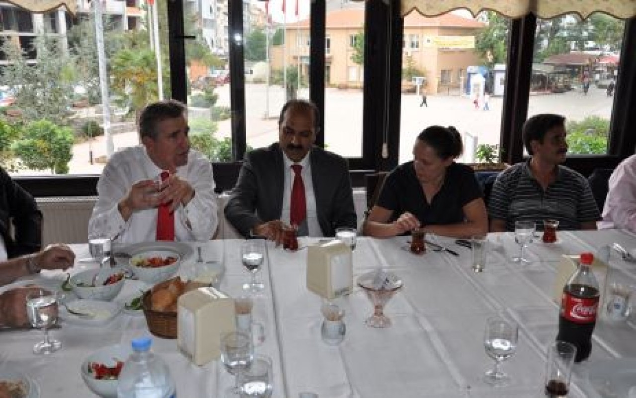 Romanlardan Cem Kara’ya ziyaret