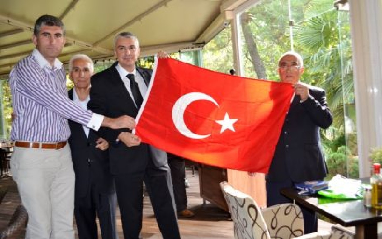 Emekliler kahvaltıda buluştu