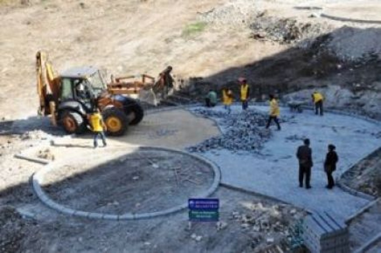 Yeni bir çocuk parkı yapılıyor…