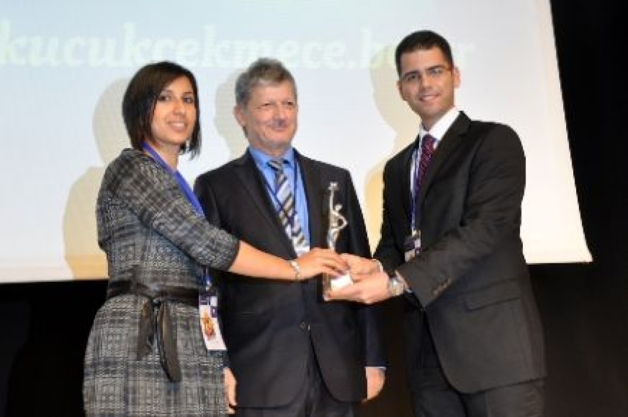 Bilişim Derneği’nden Küçükçekmece’ye ödül