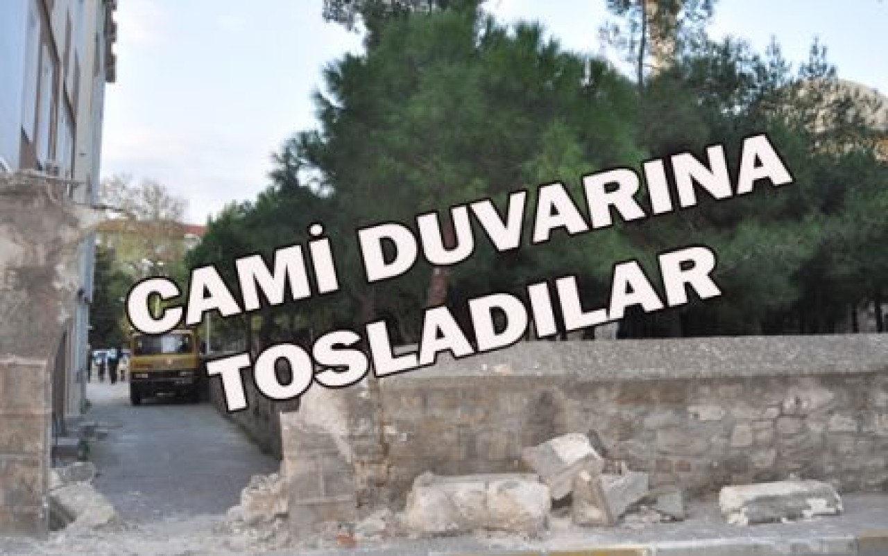 CAMİ DUVARINA TOSLADILAR