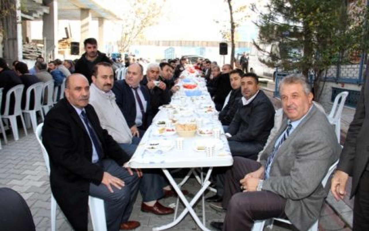 Eski 67’liler sokak kahvaltısında buluştu