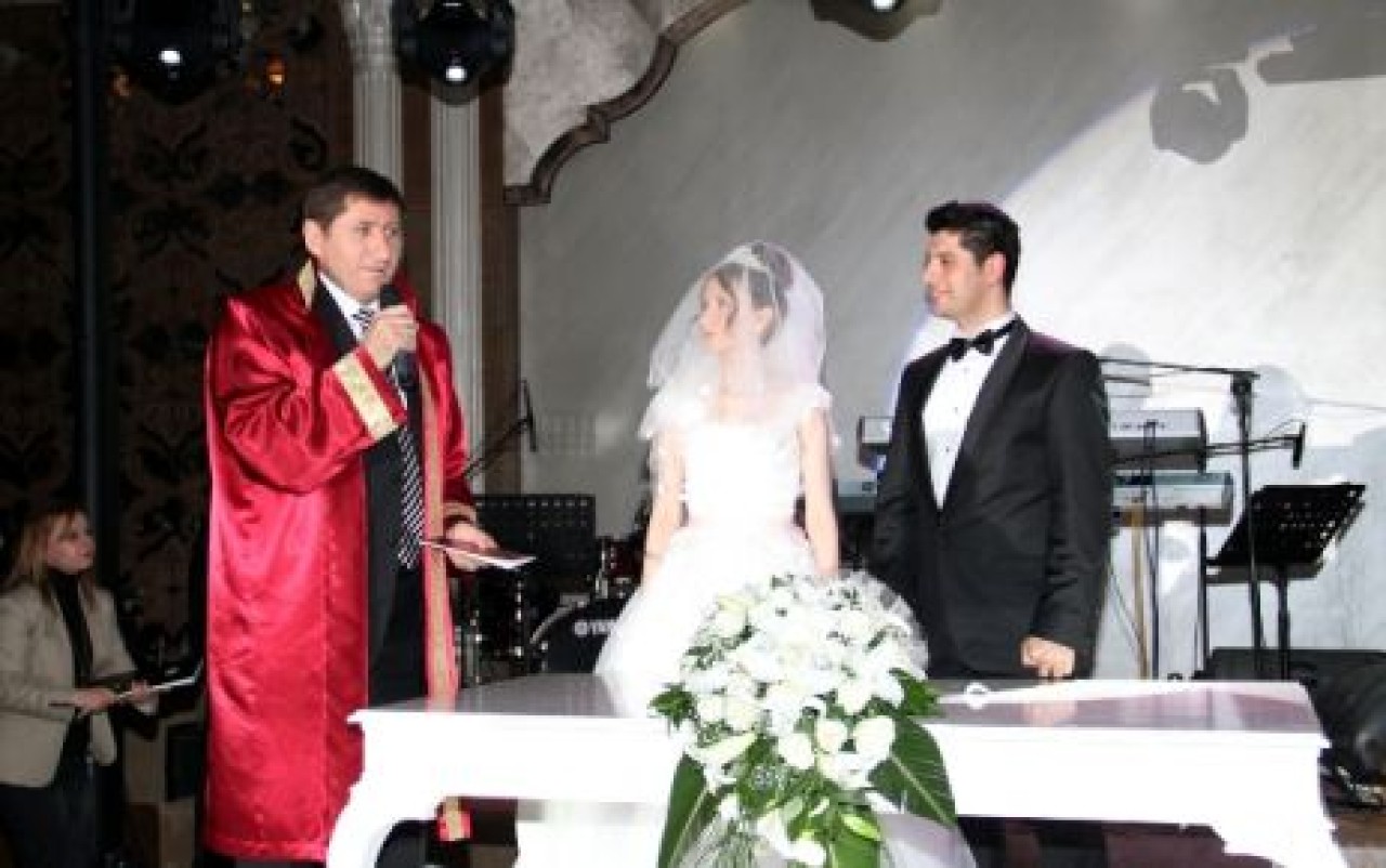 Nikahı Süleymanoğlu kıydı