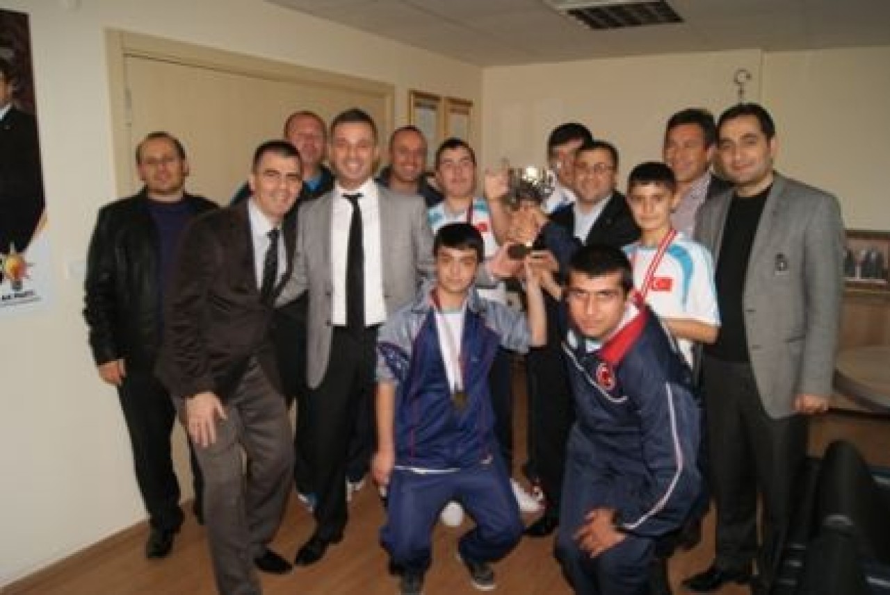 Şampiyonlardan AK partiye ziyaret