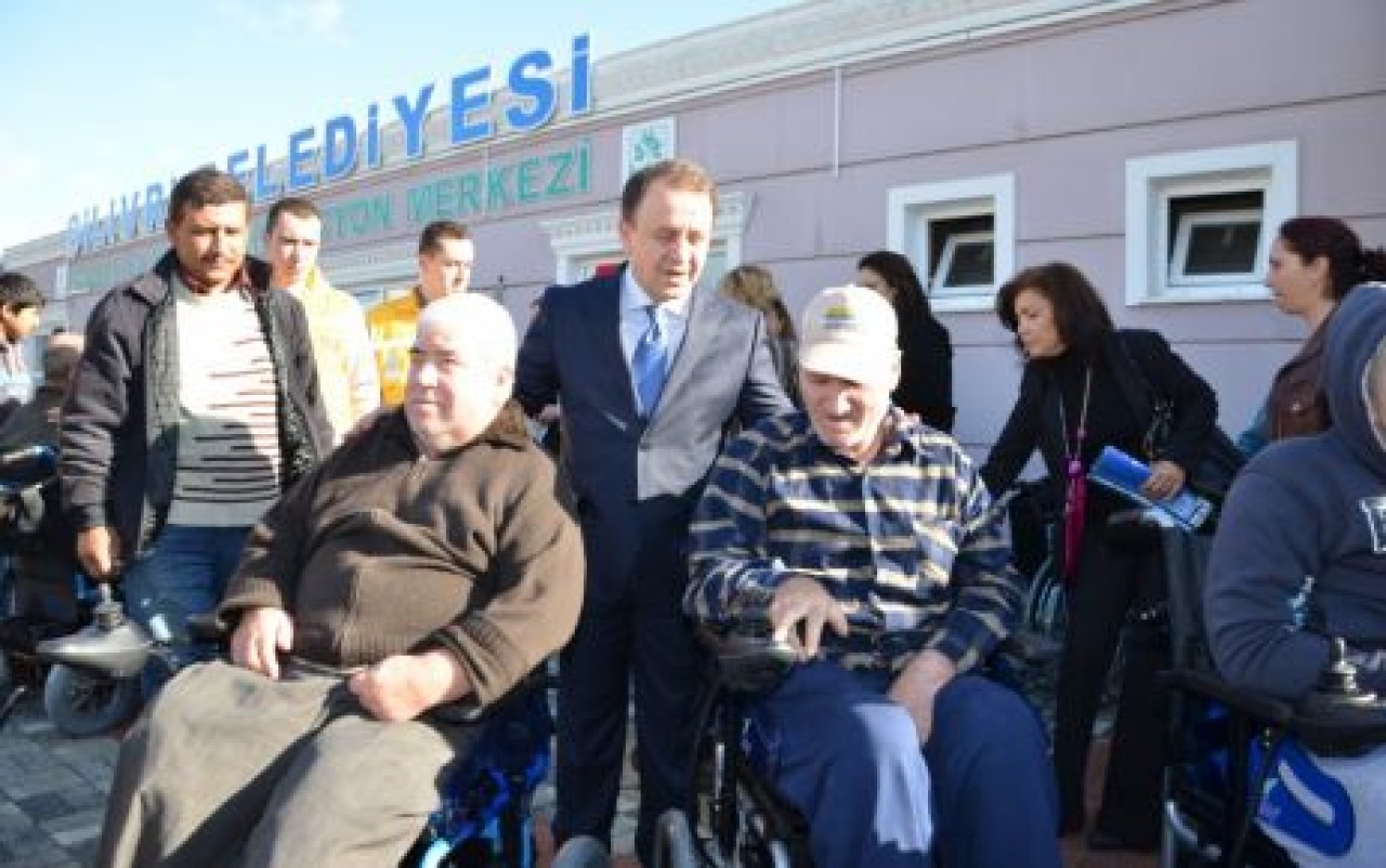 Engelliler gününde anlamlı hediye