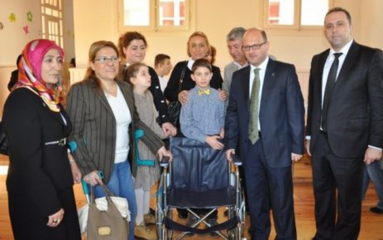 Babayiğit, engellileri ziyaret etti