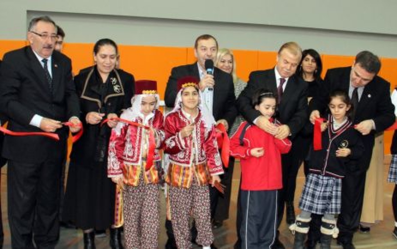 Siteler kapalı spor salonu da açıldı