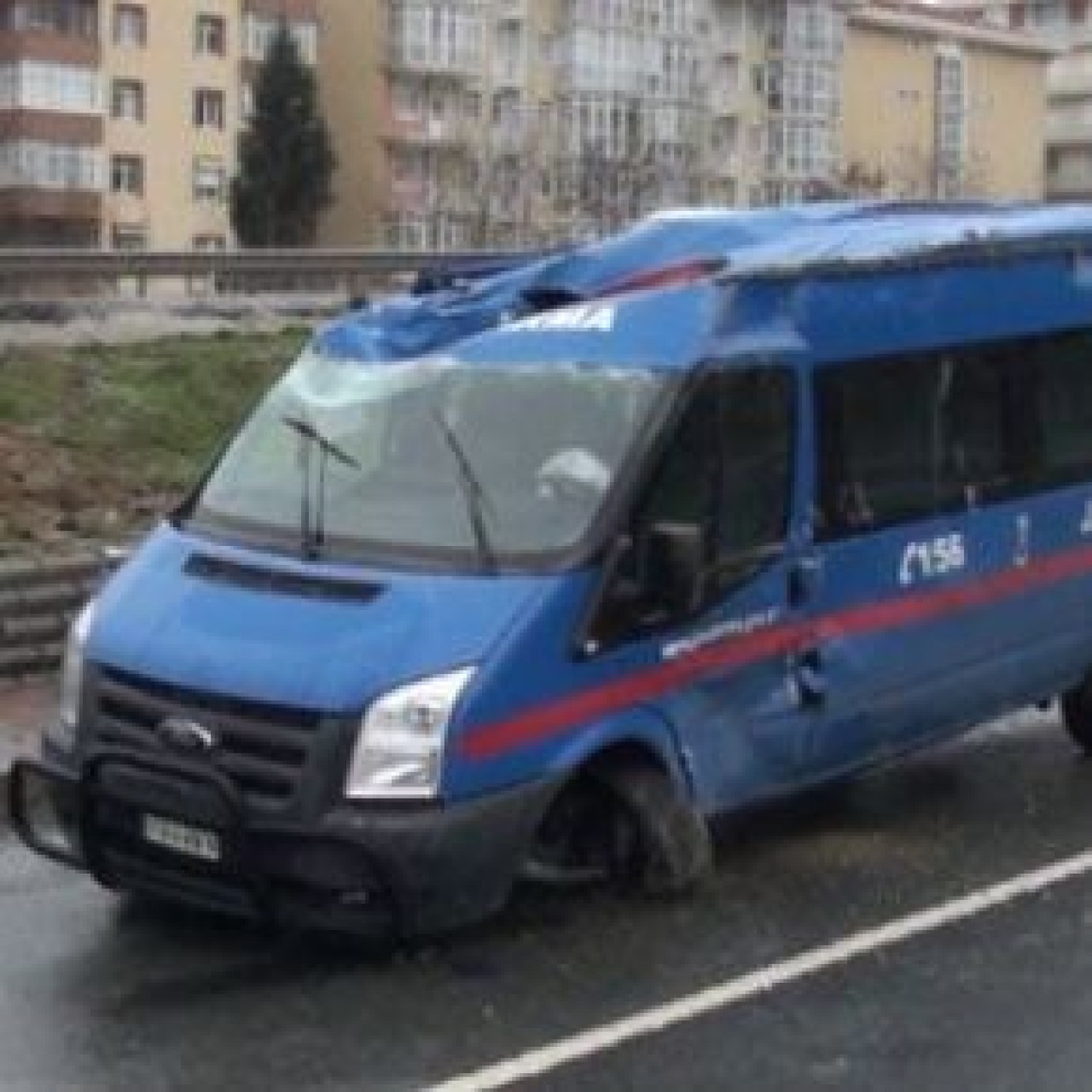 Buzda Kayan Jandarma Aracı Takla Attı