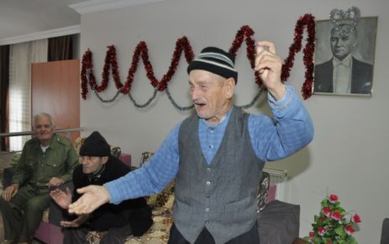 Huzur evi sakinleri yeni yılı erken kutladı