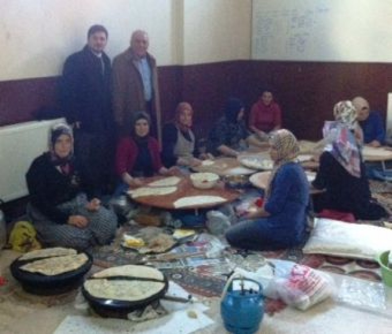 Veliler gözleme pişirdi