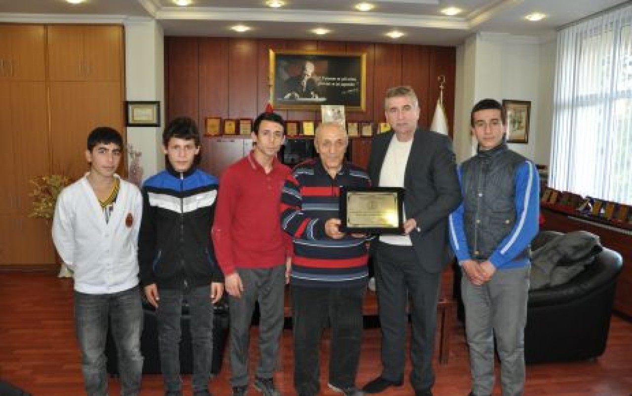 Güreşçilerden başkan’a ziyaret