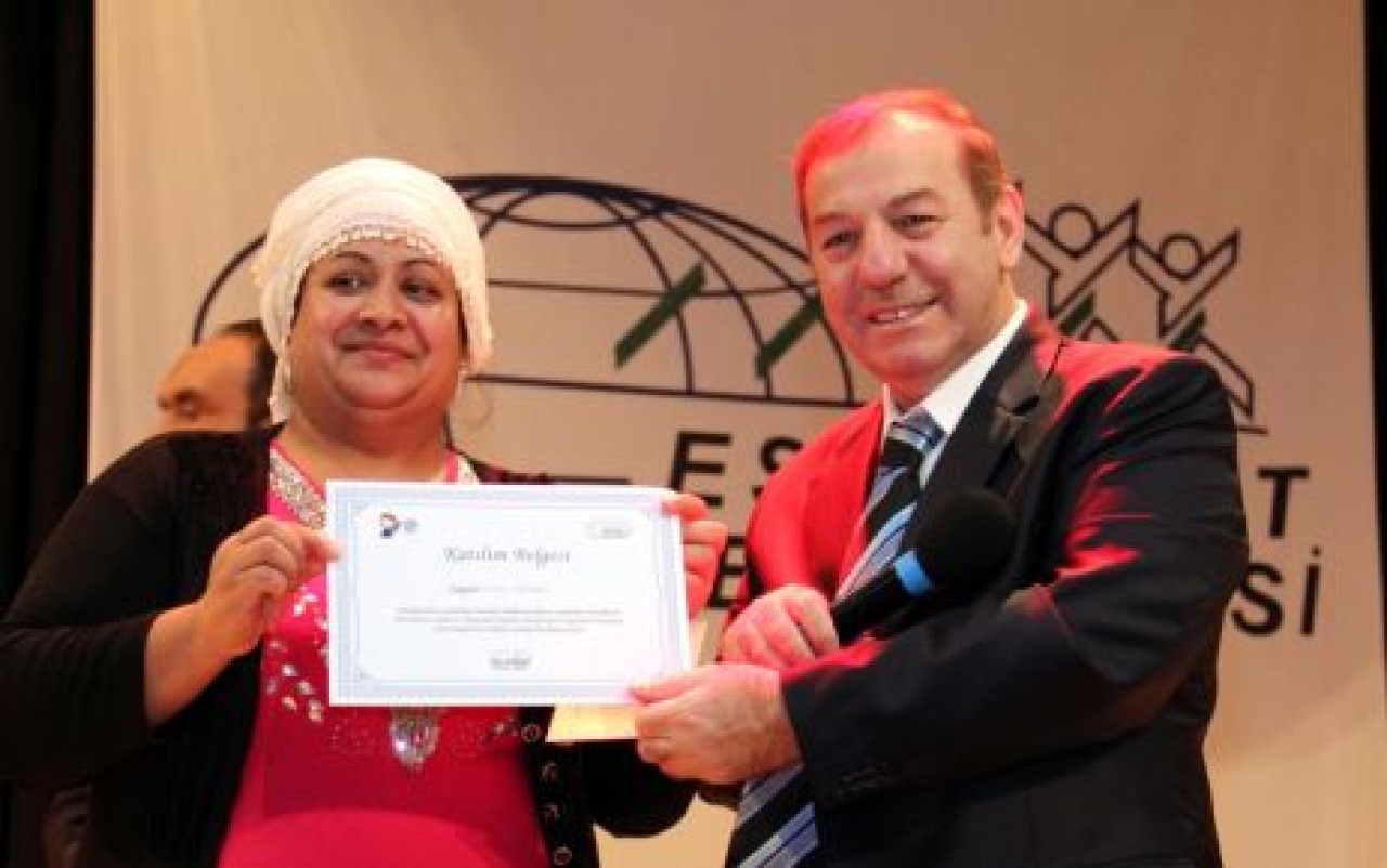 Romanlar’dan Erdoğan’a plaket