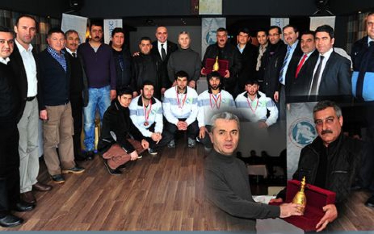 ŞAMPİYON KAYAKÇILARA BAŞARI ÖDÜLÜ