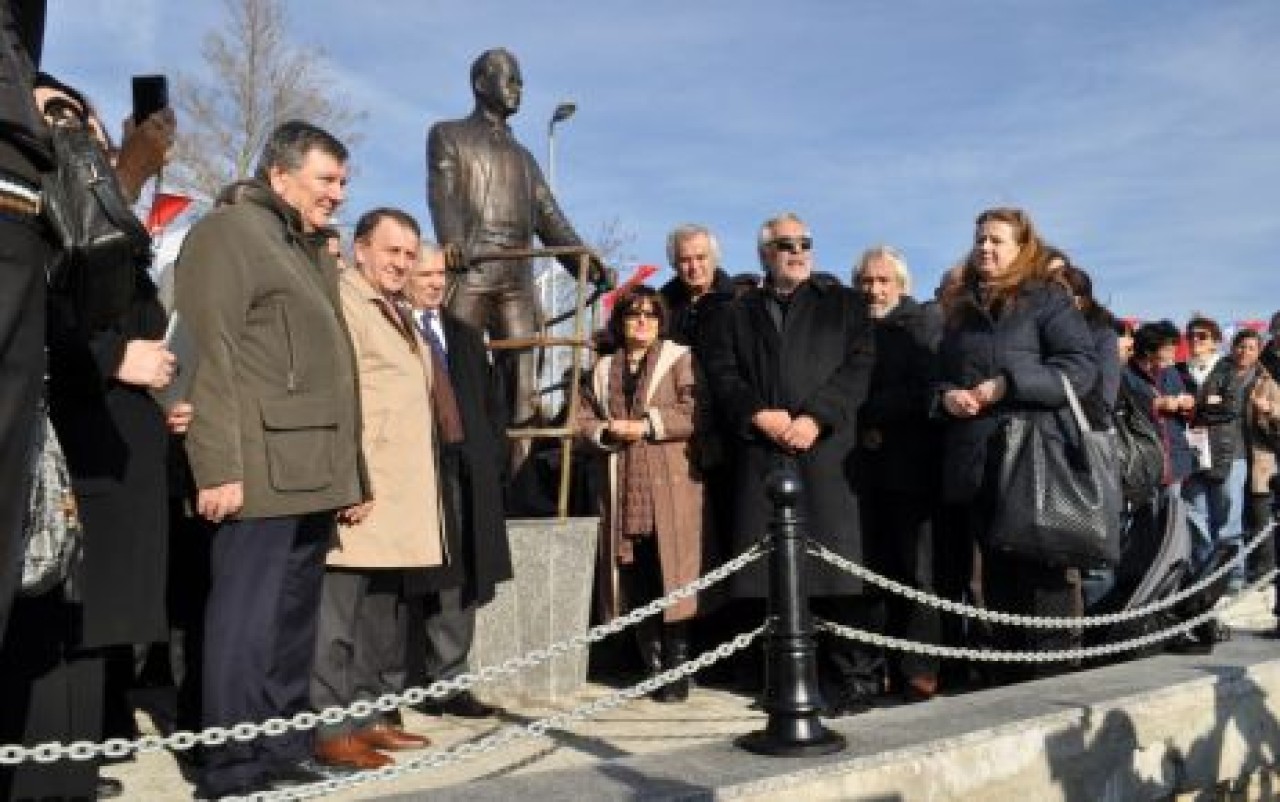 NAZIM HİKMET SİLİVRİ’Yİ SEYREDİYOR