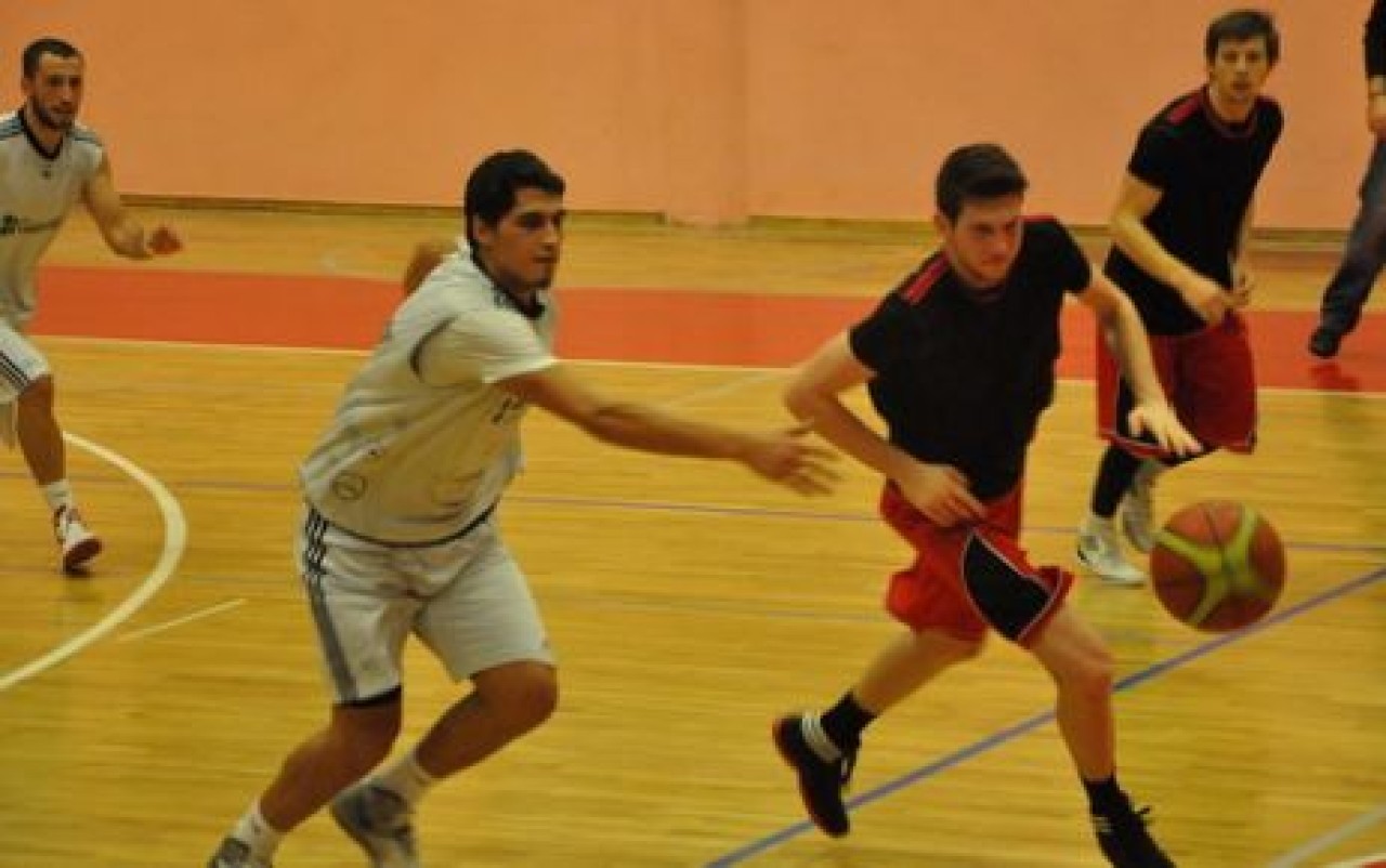 Devler Ara Vermiyor…