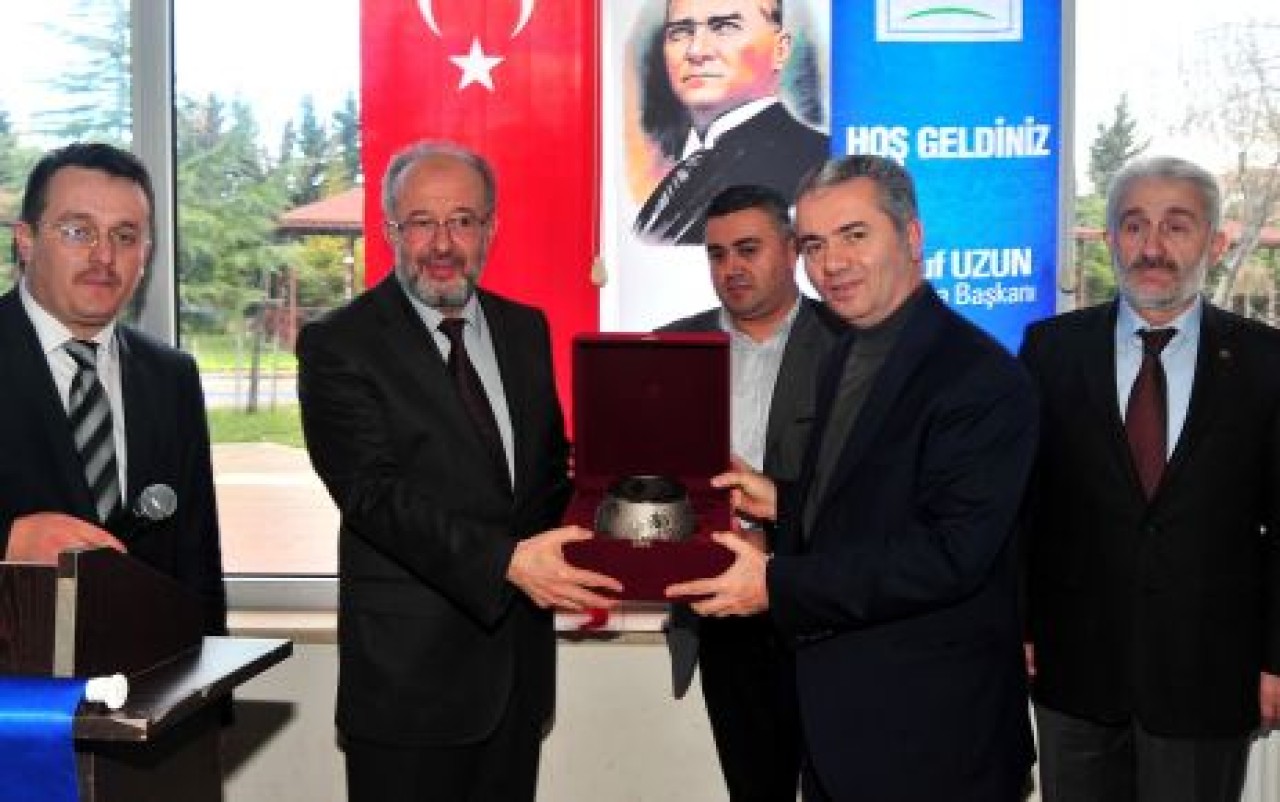 UZUN, DİN GÖREVLİLERİYLE BİR ARADA