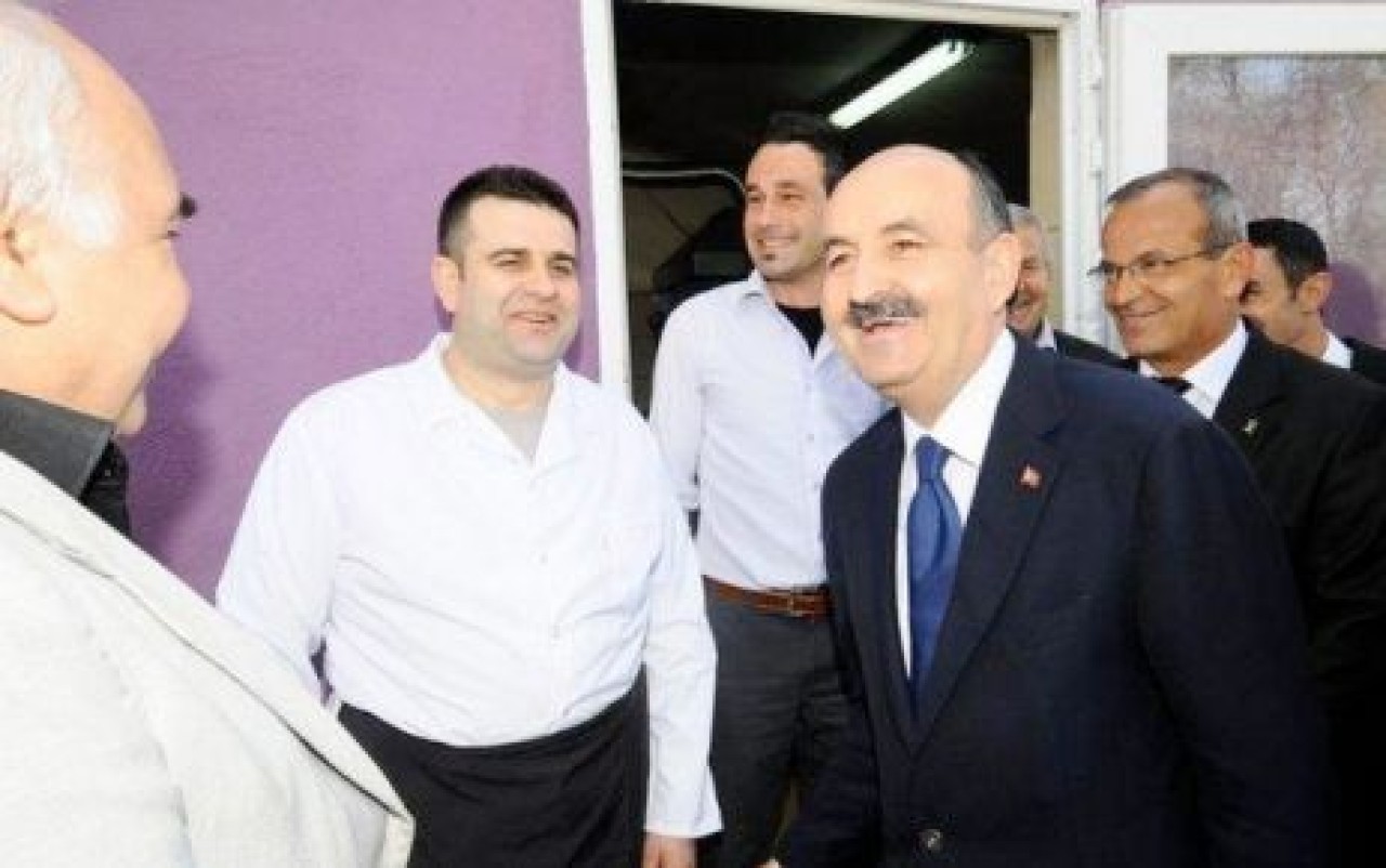 Müezzinoğlu'na hemşehrileri büyük ilgi gösterdi.