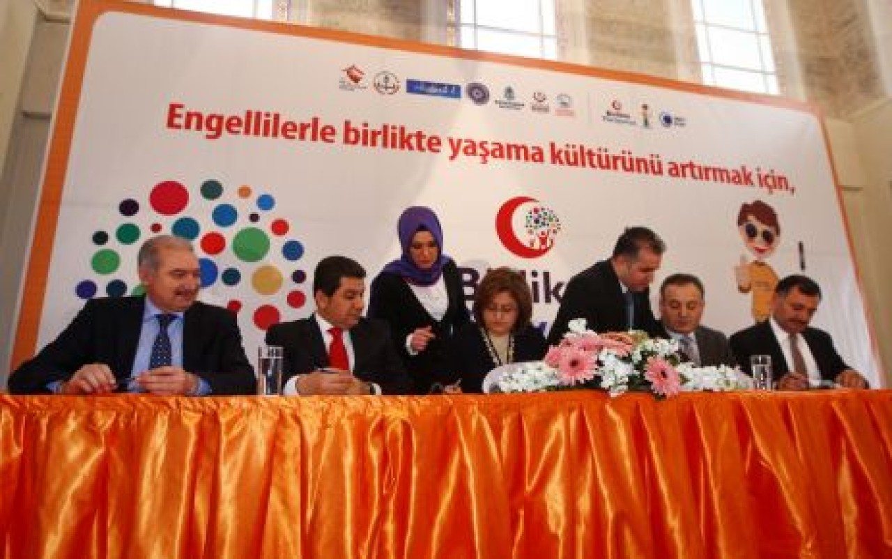 TÜRKİYE BİRLİKTE YÜRÜYOR