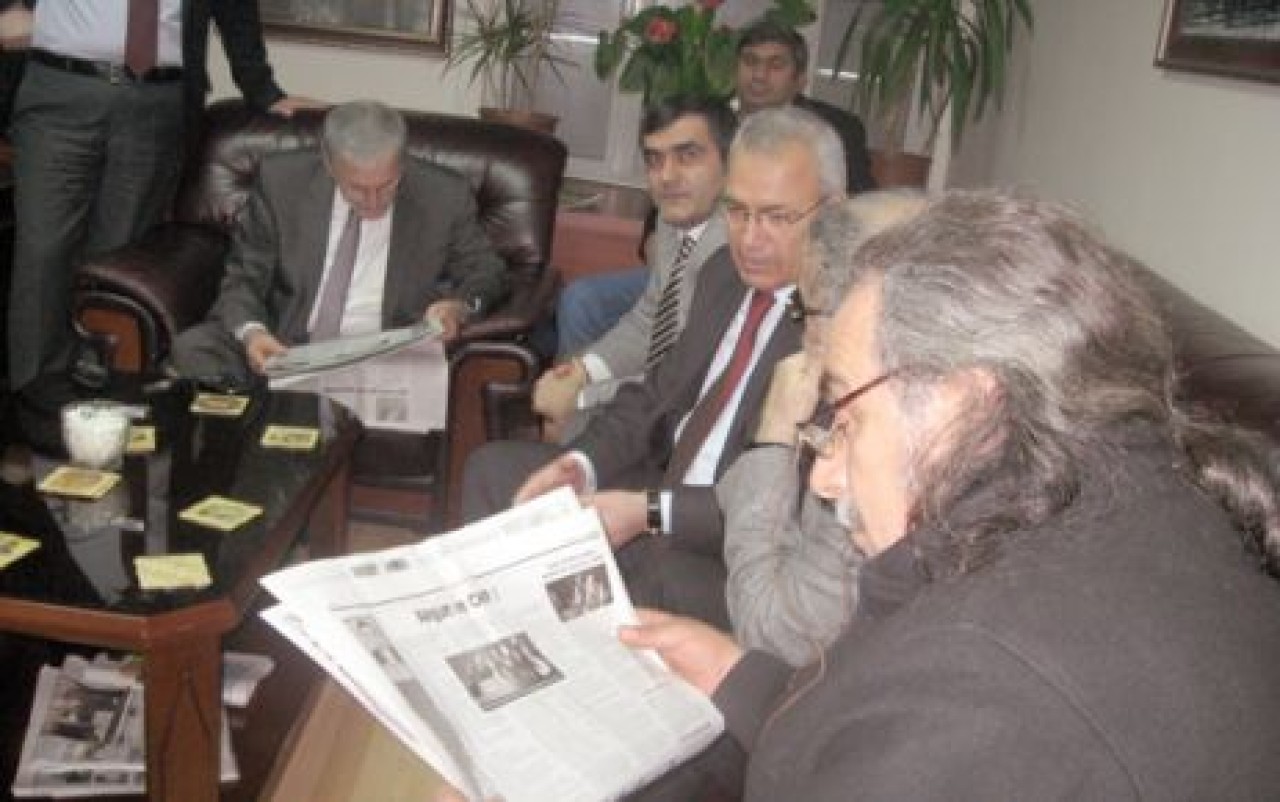 Örgüt toplantısında izdiham!