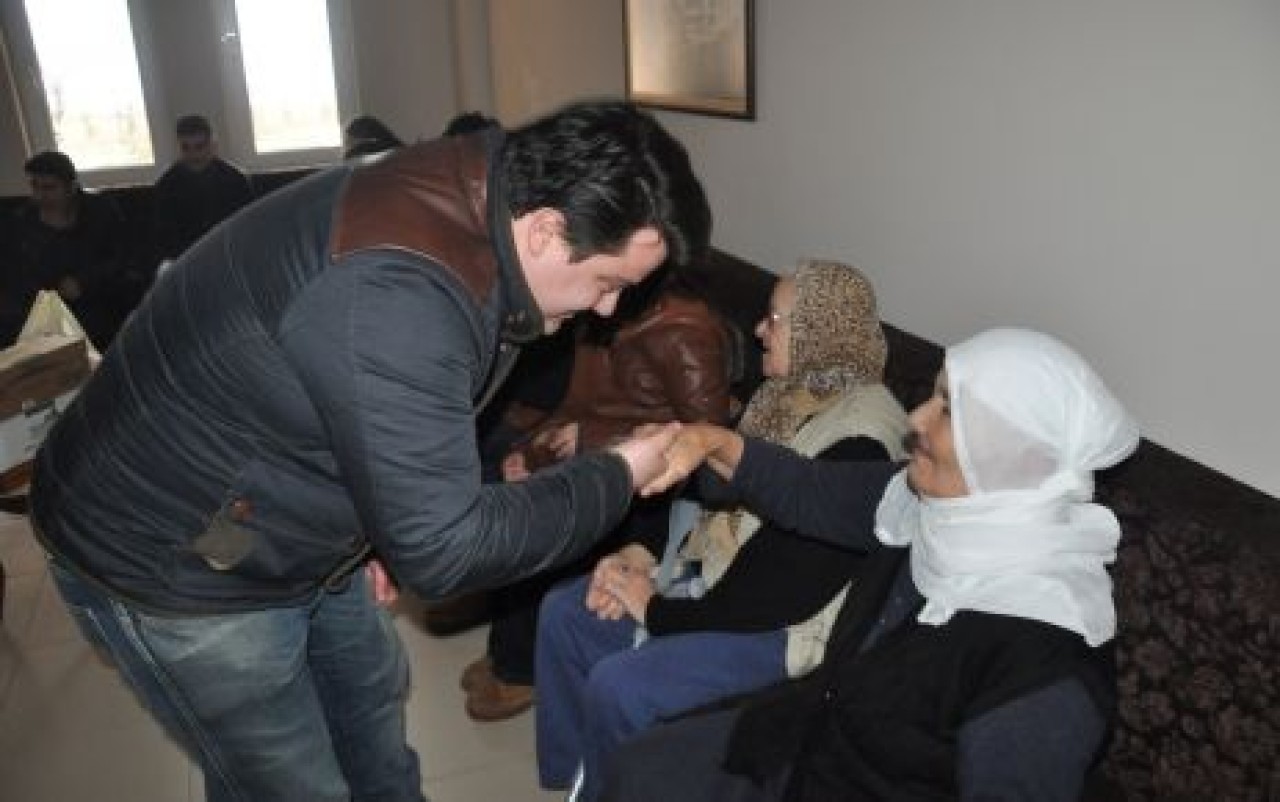 Gençler’den yaşlılara vefa ziyareti