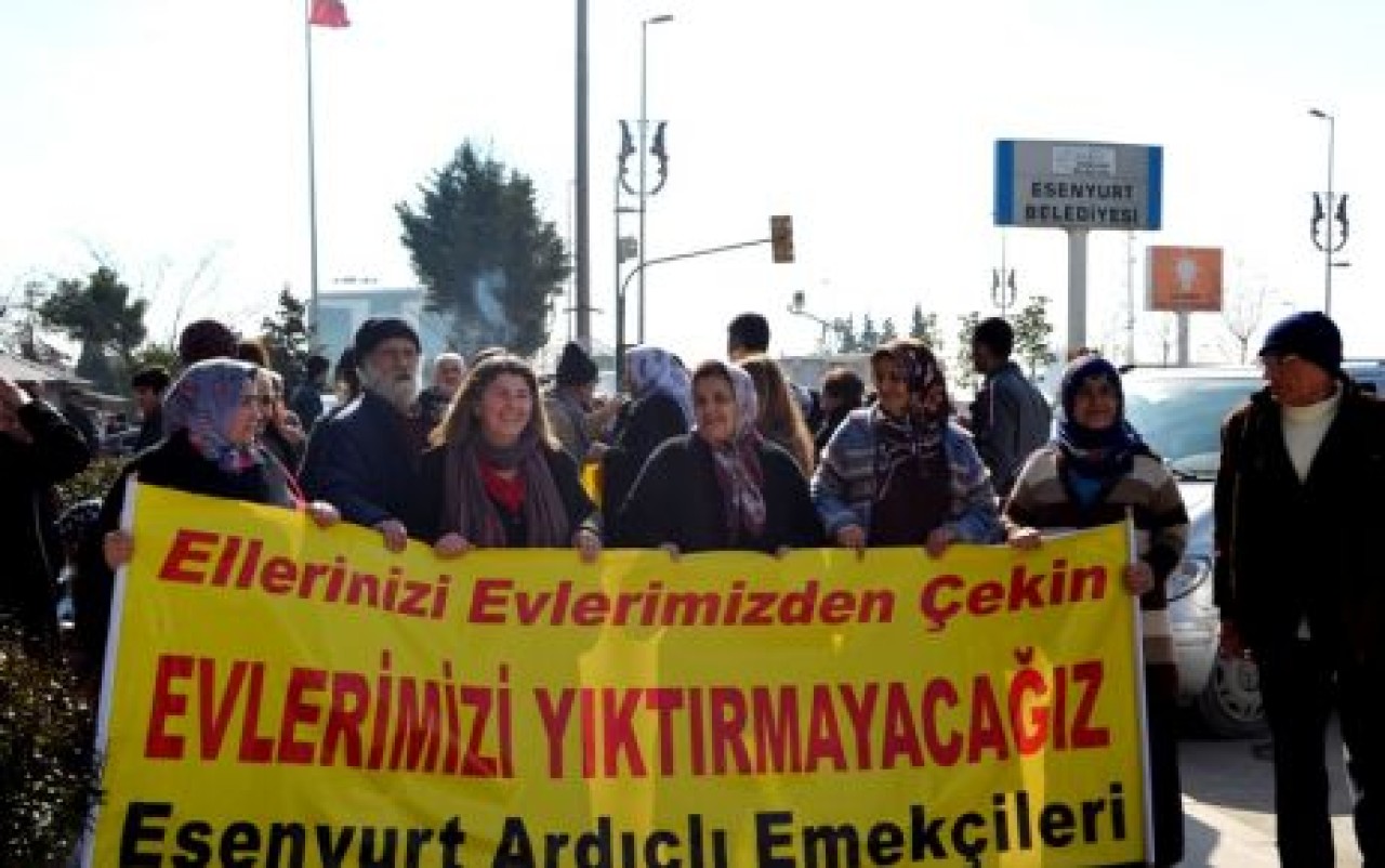 Mağdurlar tekrar belediye önünde