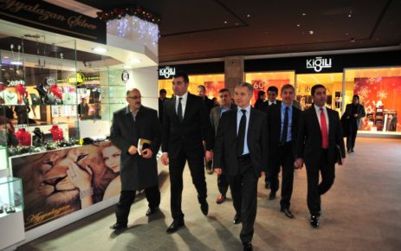 HİZMETTE EKİP GÜCÜ FARK YARATIYOR