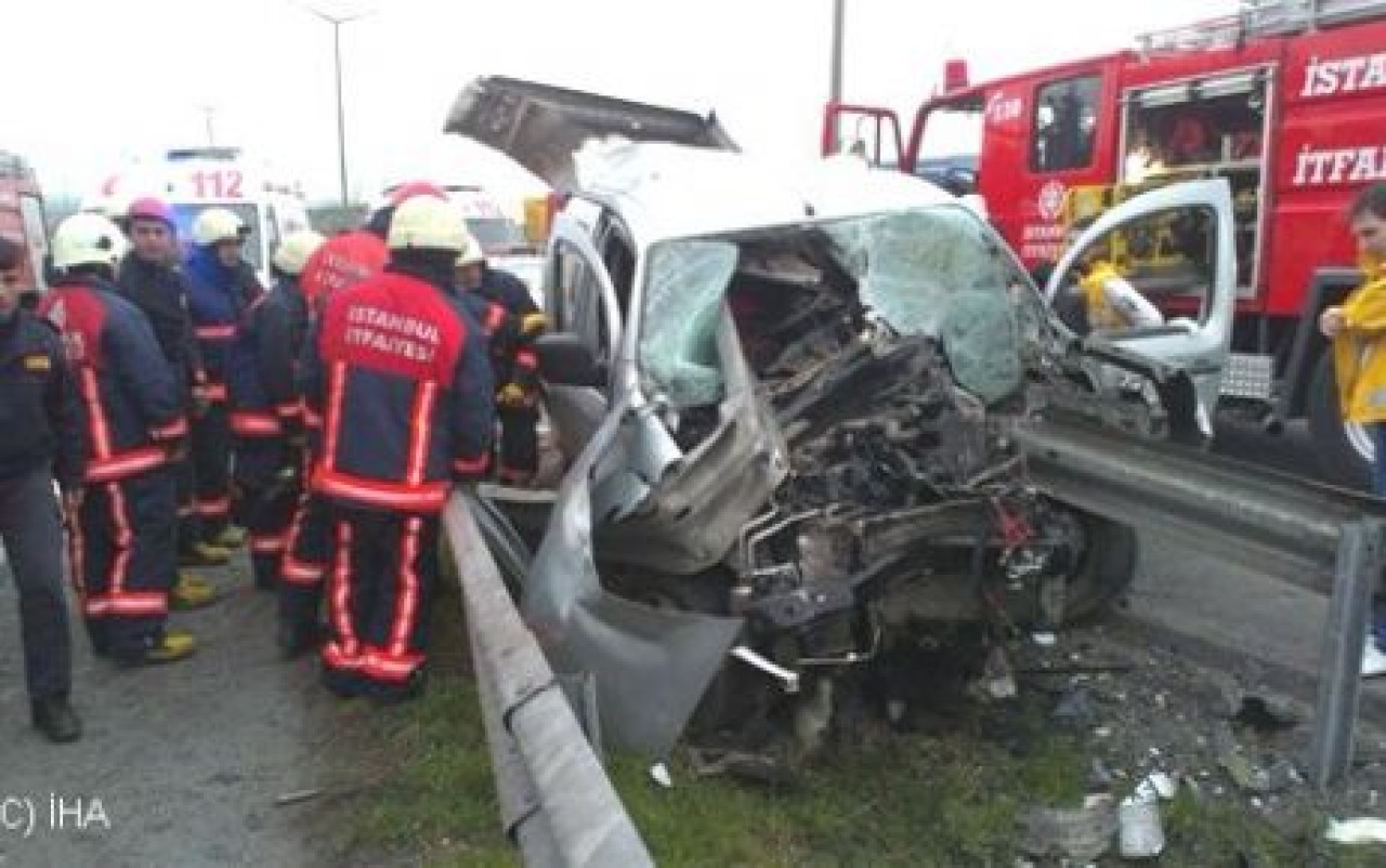 Bariyer Otomobili Biçti: 1 Ölü, 1 Yaralı