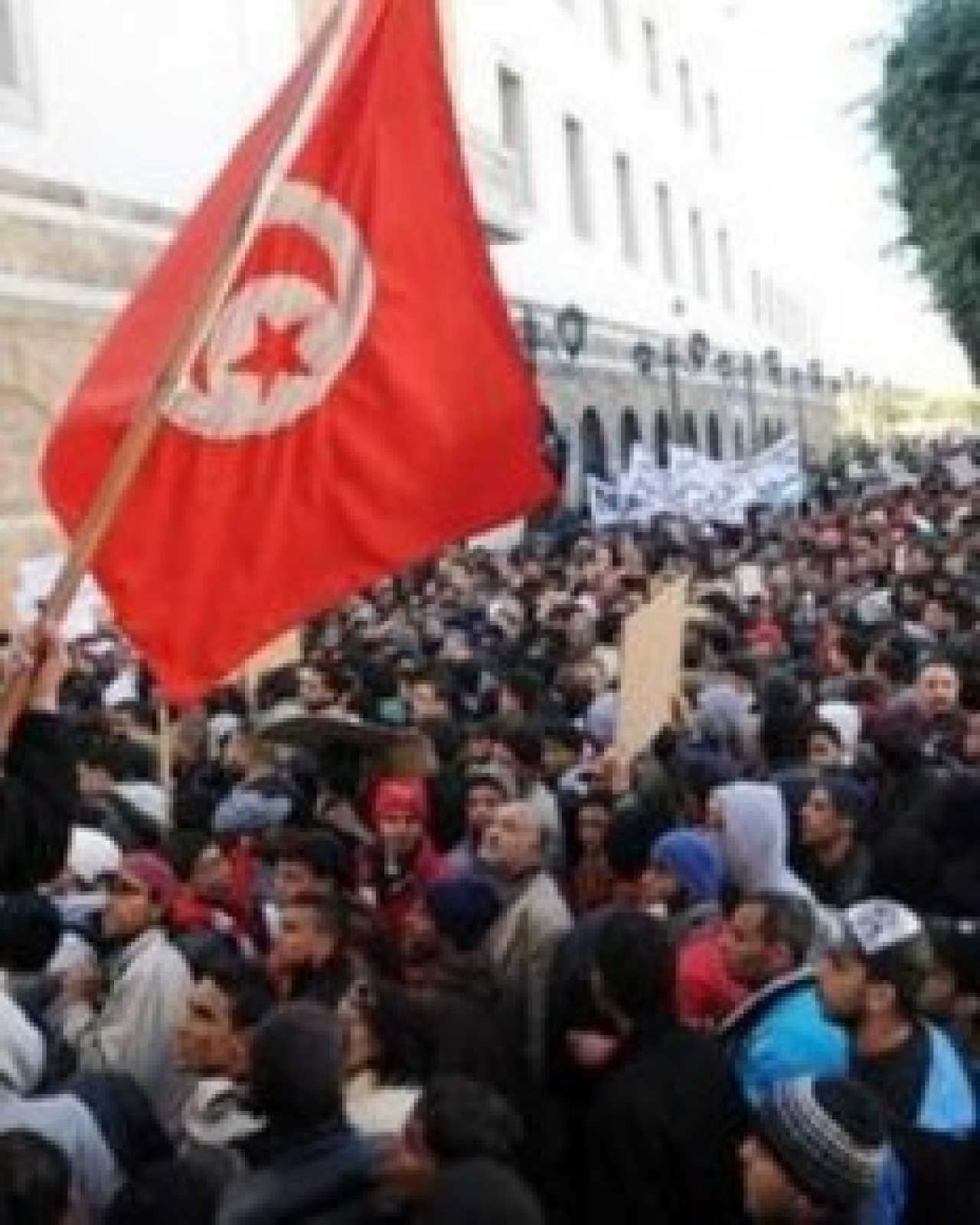 Geçici hükümete istifa baskısı