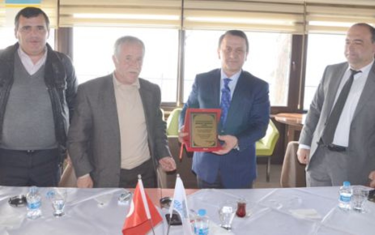 Taksicilerden Işıklar’a teşekkür plaketi