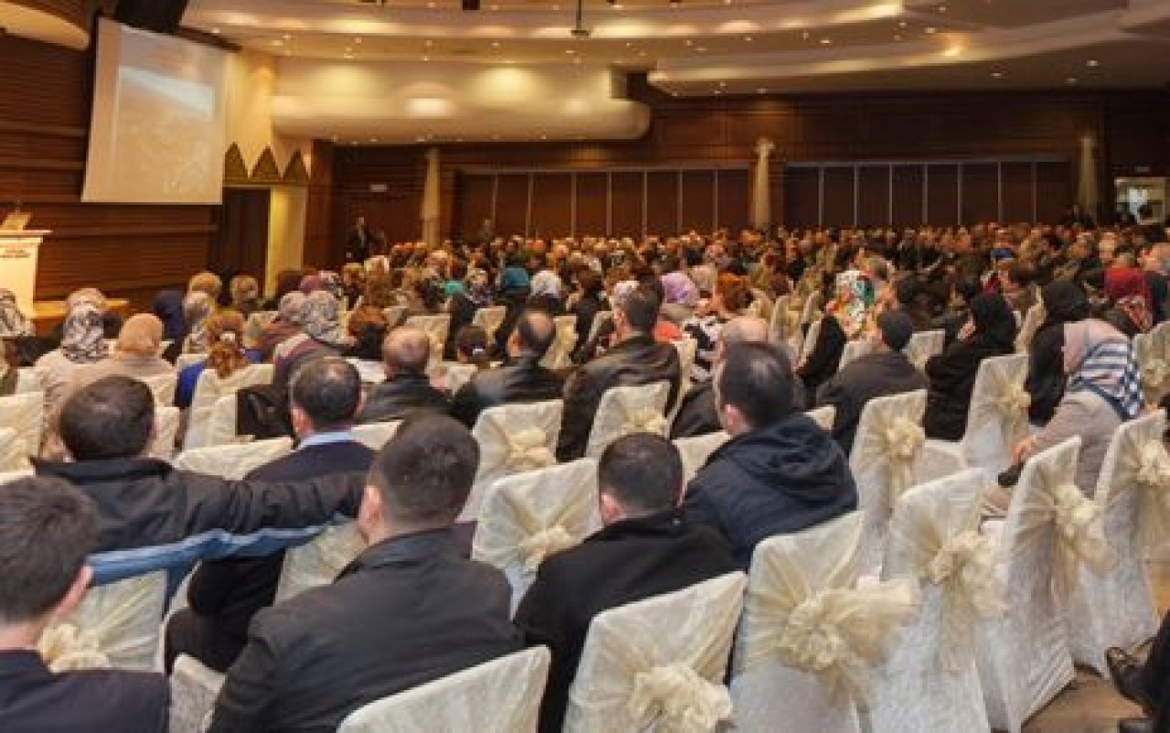 Kanarya mahallesi sakinleri, Yeniay’la buluştu