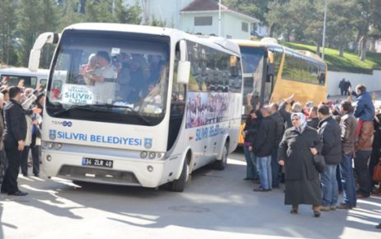 ÇOLAKOĞLU UMREYE GİDENLERİ UĞURLADI