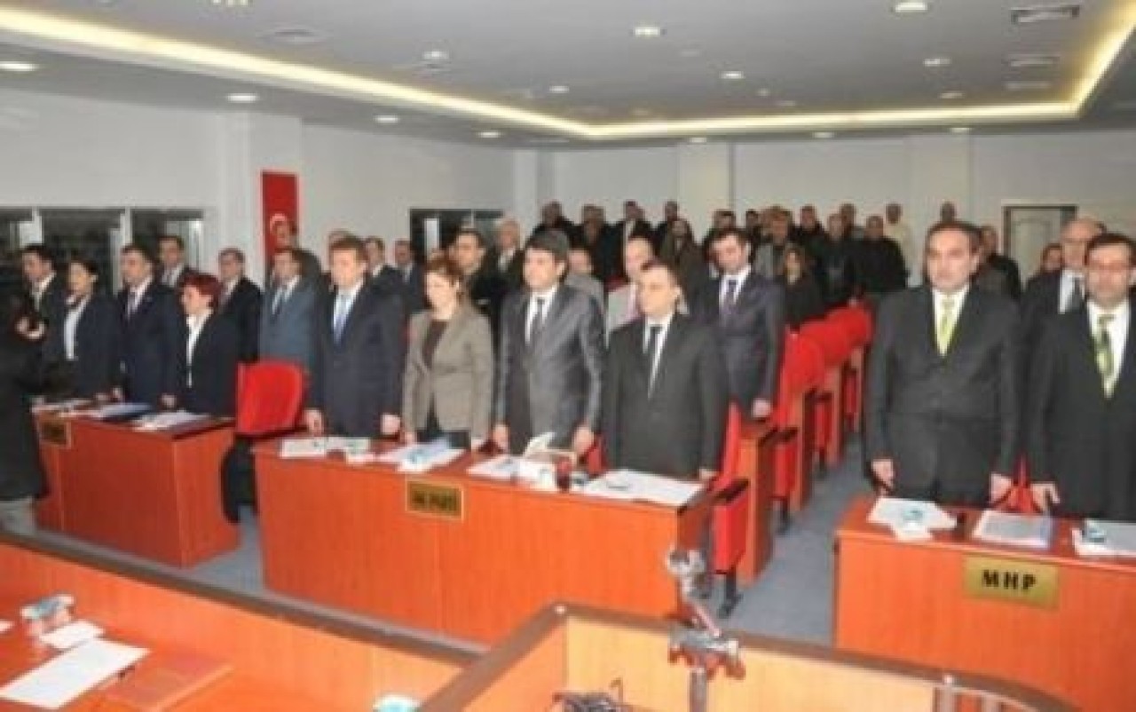 Meclis üyelerinden özür dilemeye davet etti.