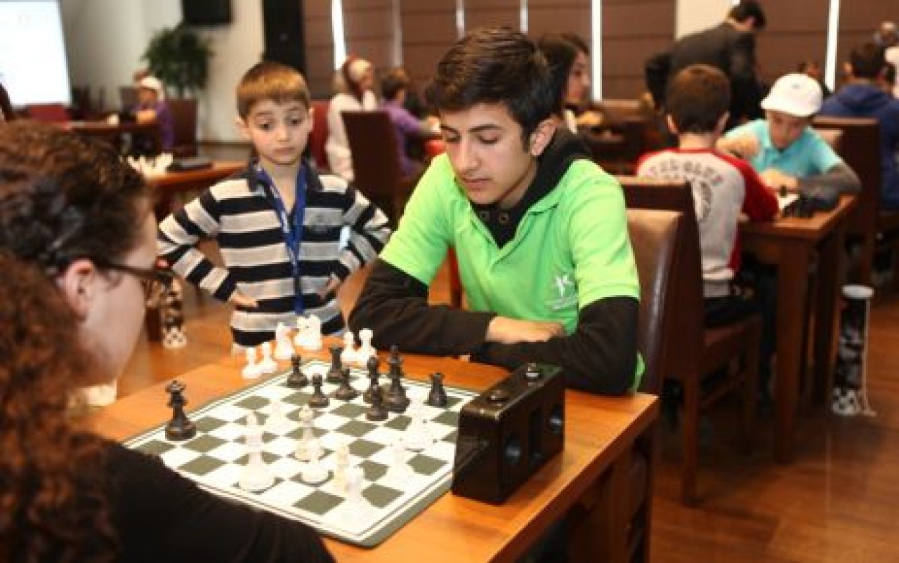 Satranç turnuvasında kıyasıya mücadele