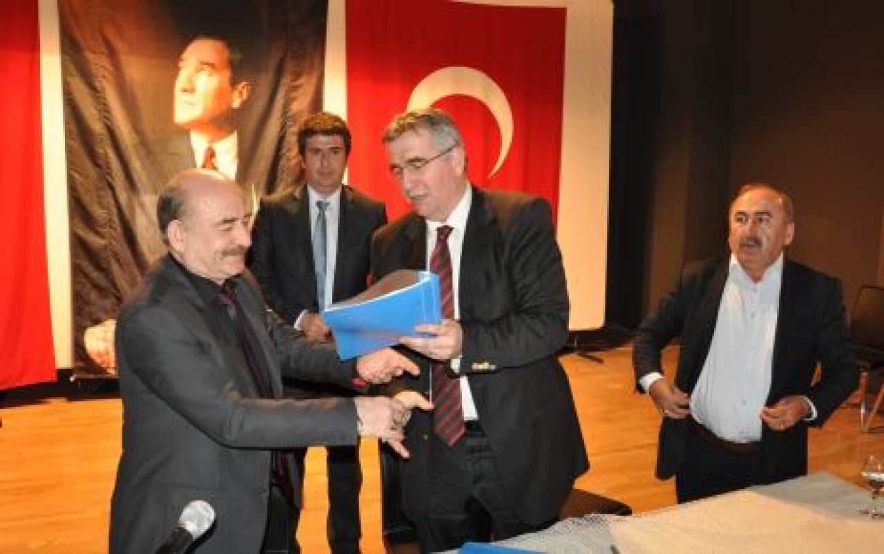 ÇATALCA BELEDİYESİ İŞÇİLERİNİN YANINDA