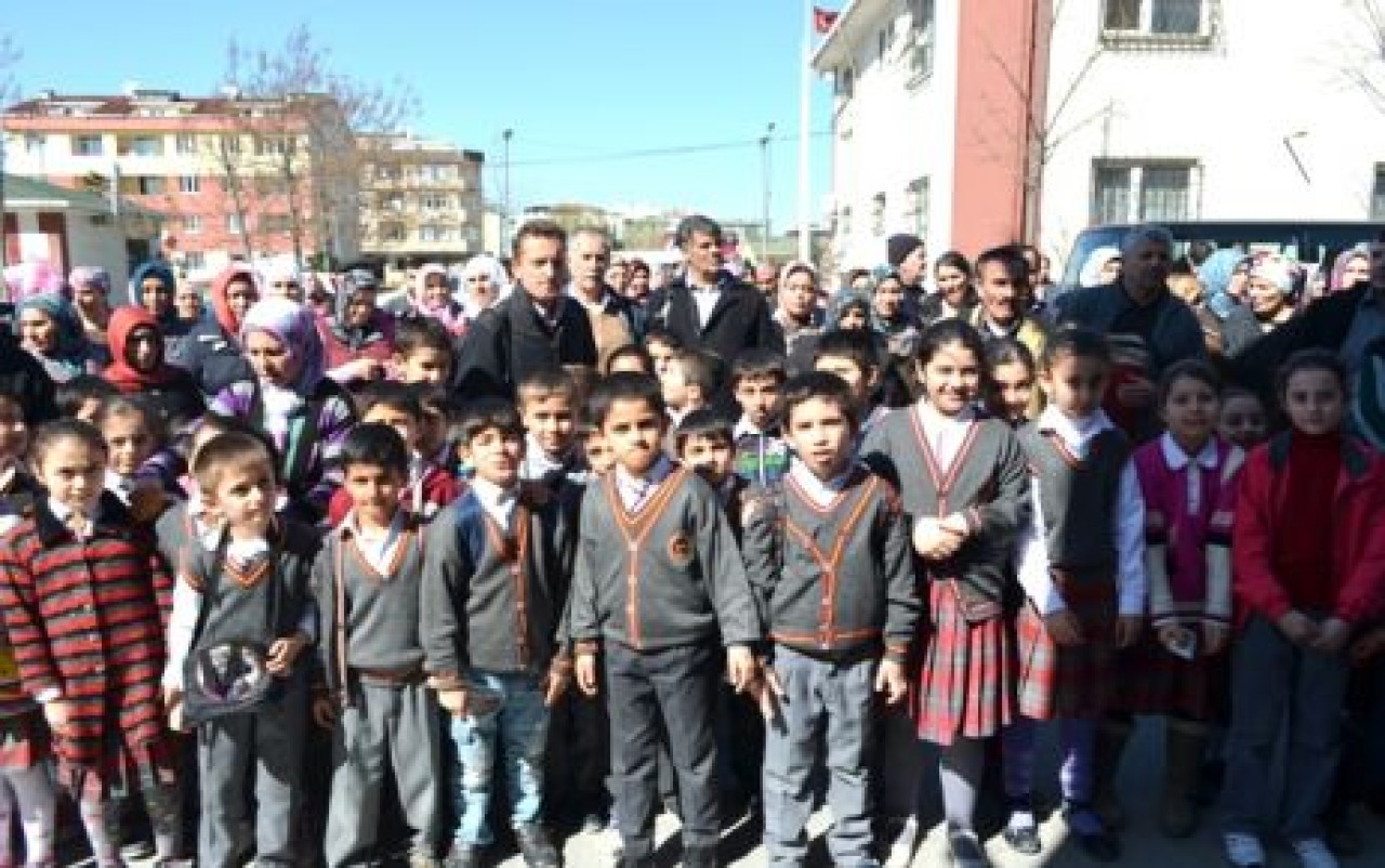 Öğrencilerden 'servis' eylemi