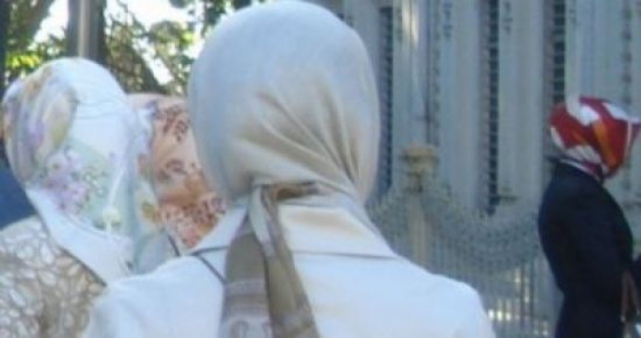 Memurlar Türbanla İşe Başladı