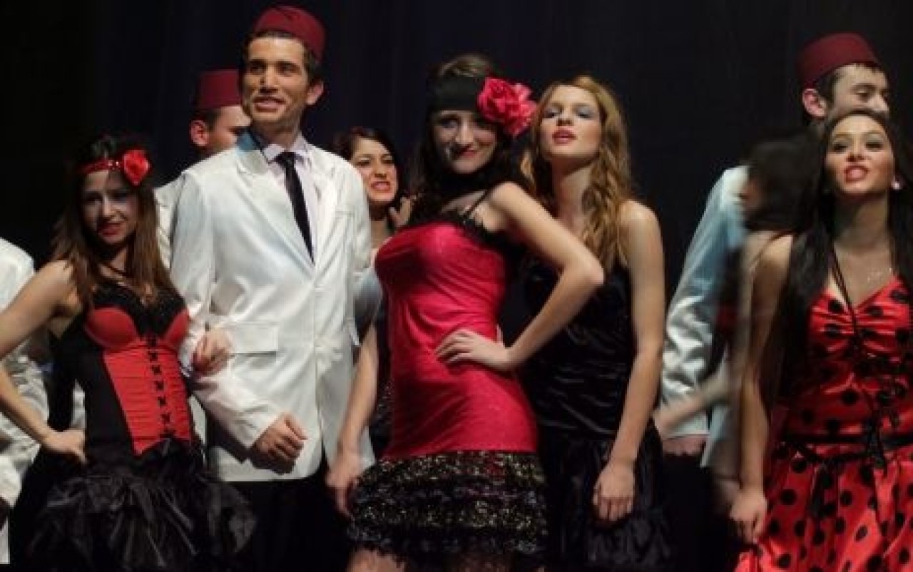 TİYATRODA GURUR TABLOSU