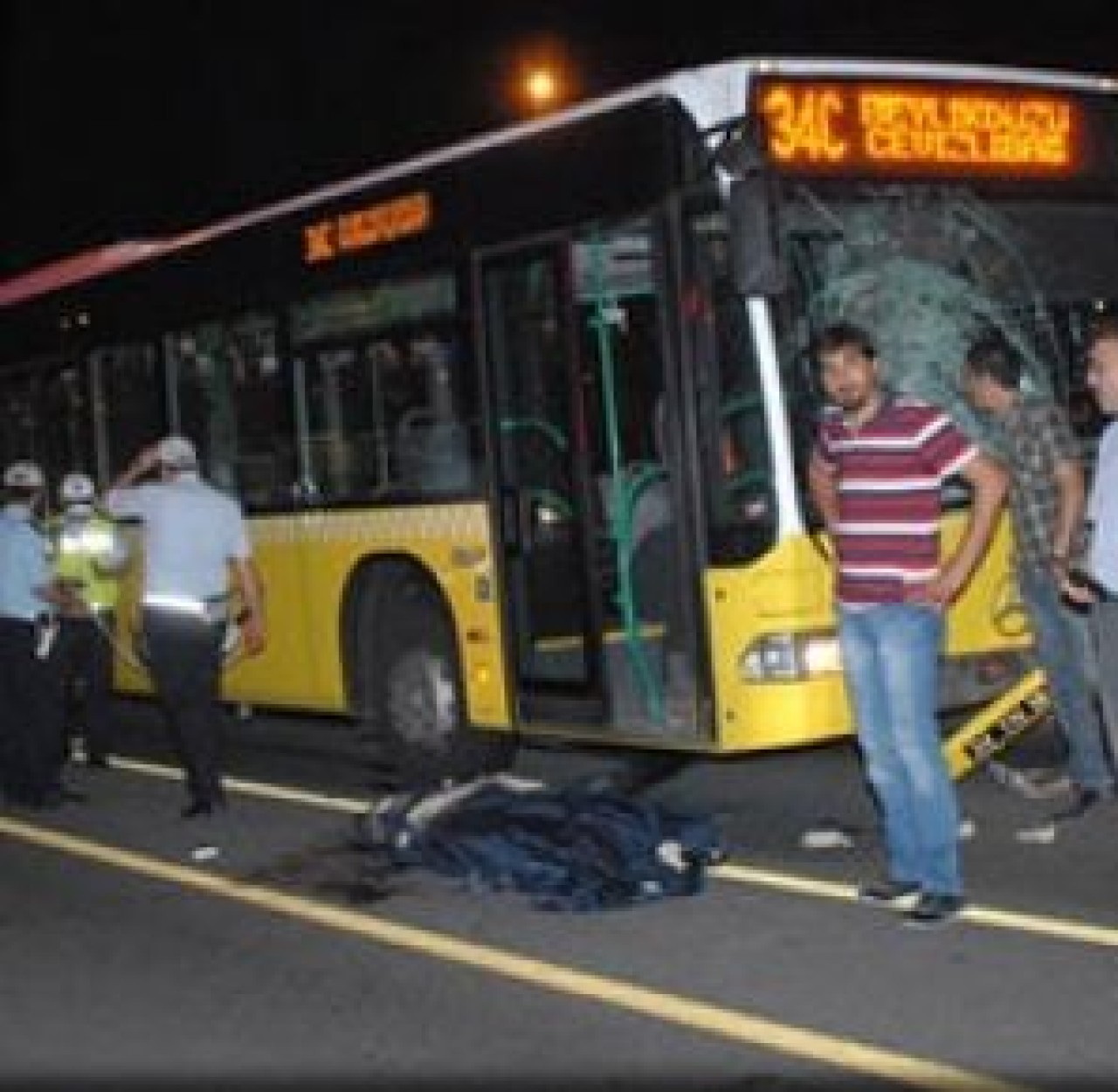 Metrobüsün çarptığı yaya öldü