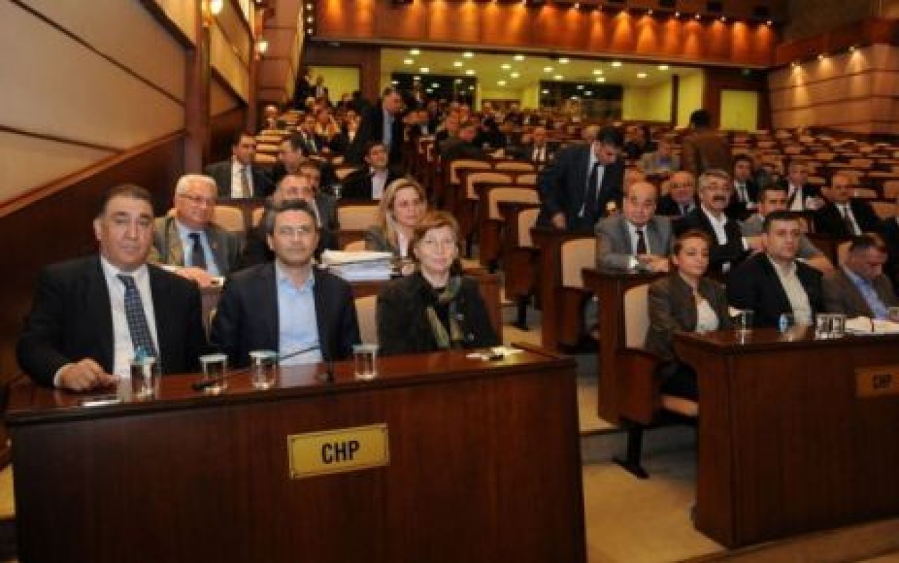 İBB MECLİSİ'NDE ARBEDE