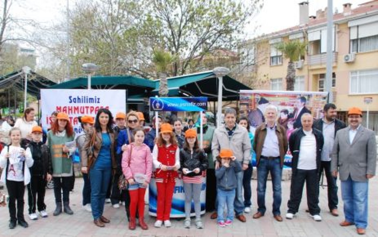 Sahil tezgahlarına karşı broşür dağıttılar